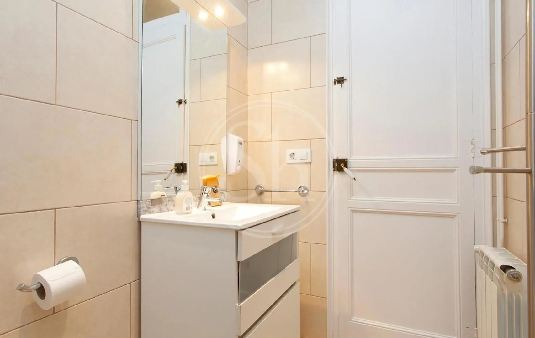 Apartamento Para 8 En Gracia Barcelona 0*,  Spain